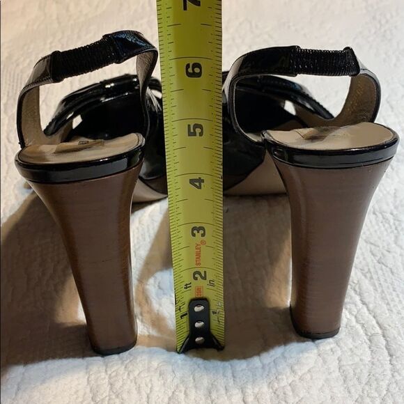 Valentino Garavani Patent sling back bow heels. 38 - Picture 9 of 10